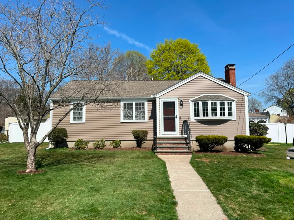 Professional siding, window and door installation across Massachusetts by Maia Construction, a licensed contractor based in Charlton